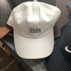 Vans hat white